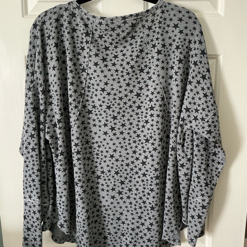 Gray Star Pattern Women's Top Size 2x - image 2